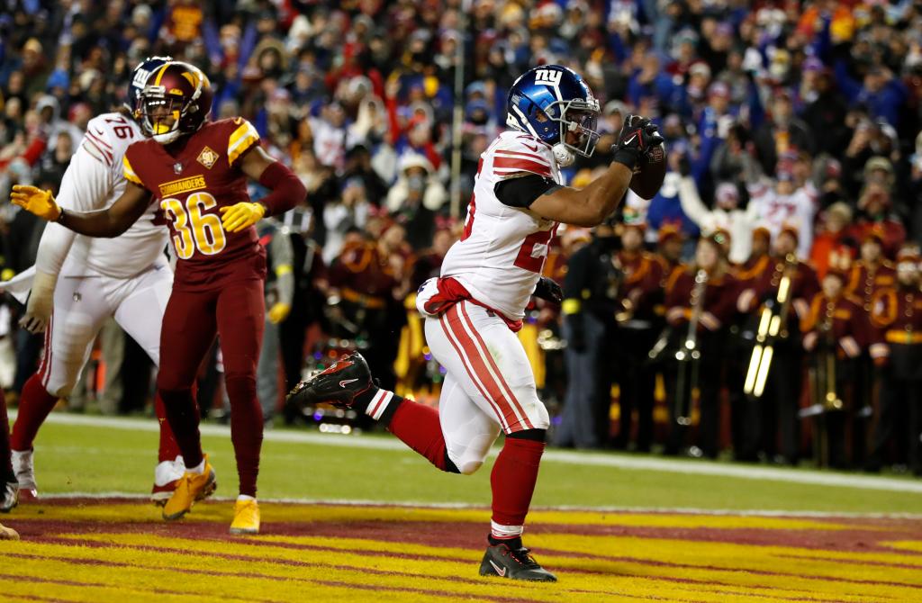 Saquon Barkley scores in the second quarter.