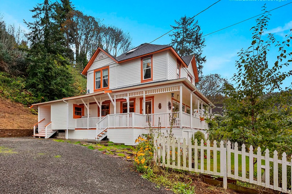 The home, whose exterior now looks slightly different than in the movie, was quickly scooped off the market. 