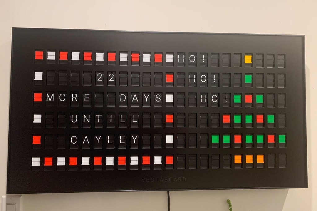 A board with a holiday countdown