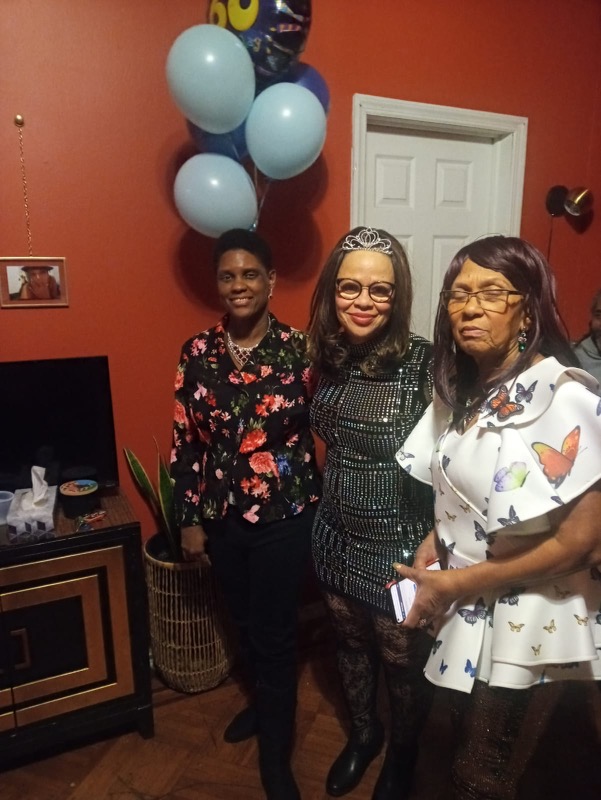 Samantha (left) with her sister and mother.