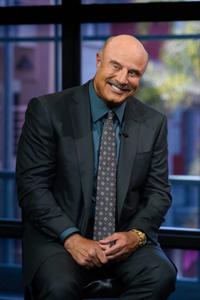 Dr. Phil visits "Extra" set