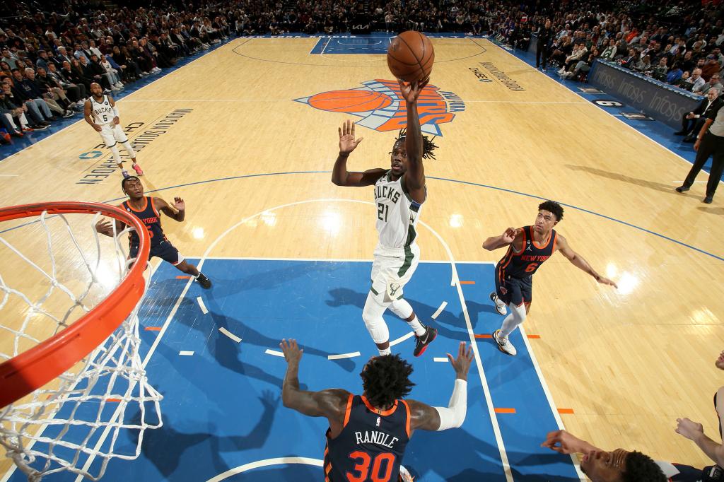 Jrue Holiday #21 of the Milwaukee Bucks shoots the ball