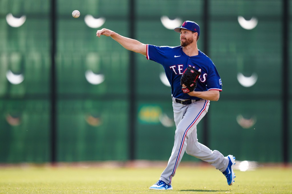 Jacob deGrom throws a pitch at Rangers camp