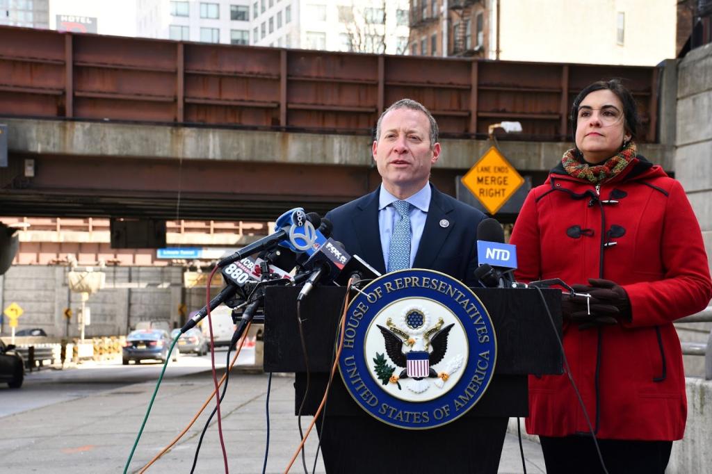 Reps. Josh Gottheimer and Nicole Malliotakis announced the creation of the caucus near the near the Lincoln Tunnel on March 15, 2023.