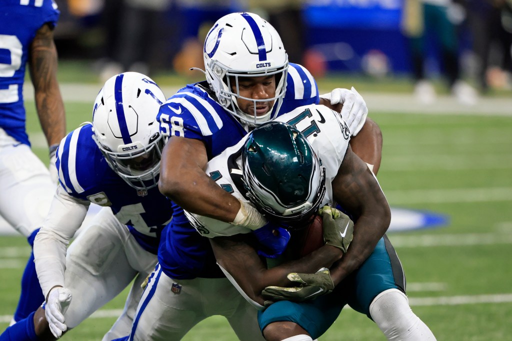 Bobby Okereke makes a tackle during the Colts' loss to the Eagles on Nov. 20, 2022.