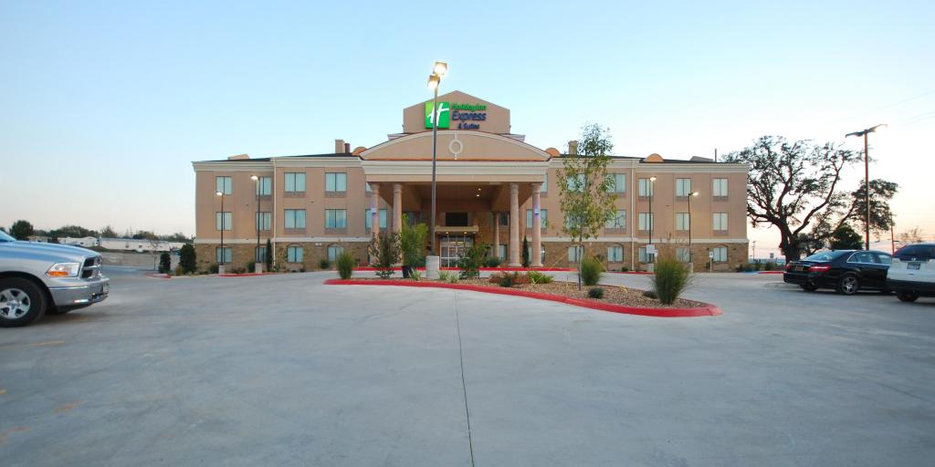 A sexual predator at a Holiday Inn Express & Suites in Gonzales, Texas was able to enter a guest's room after convincing hotel staff to give him a key card.