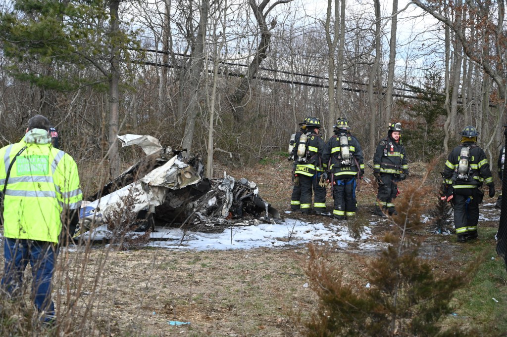 Lindenhurst plane crash Sunday.
