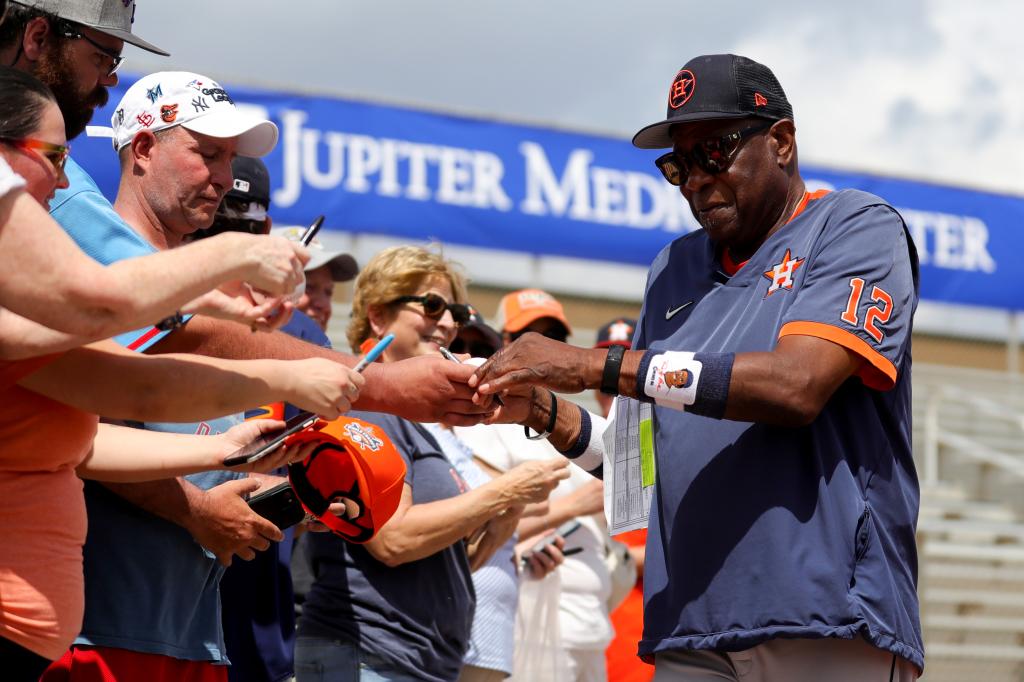 Dusty Baker signs autographs at Astros spring training on March 6.