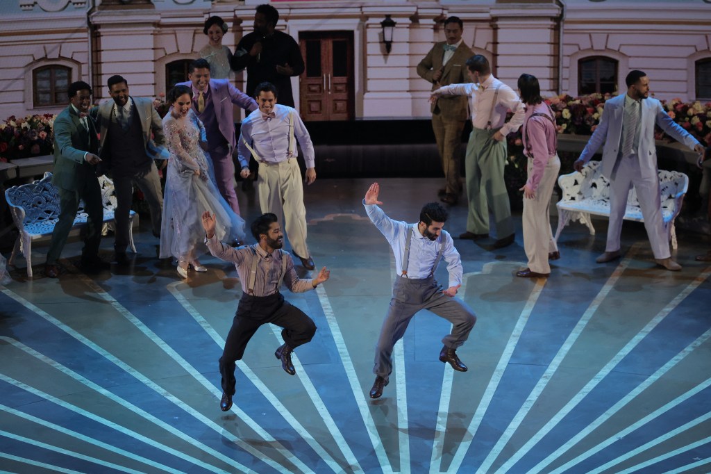 Dancers perform onstage at the Oscars, dancing to the song "Naatu Naatu." 