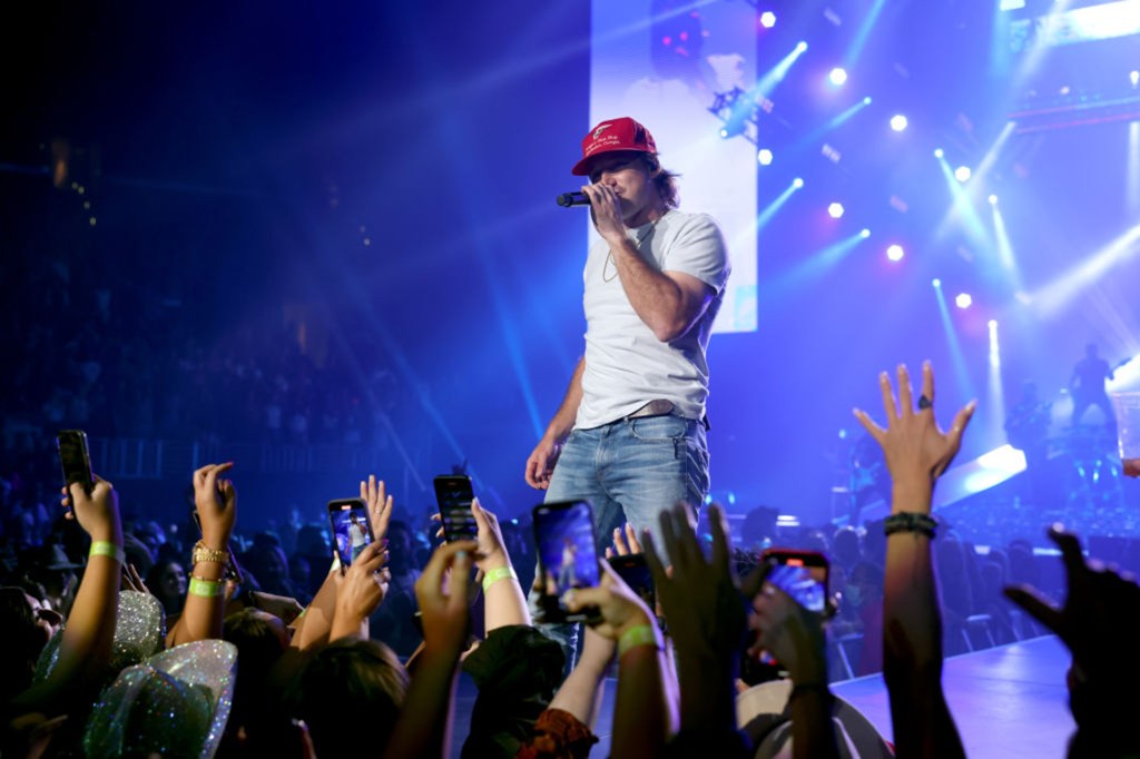 Wallen performs onstage during Morgan Wallen's Dangerous Tour, Night 2 at Los Angeles' Crypto.com Arena on September 25, 2022 in Los Angeles, 