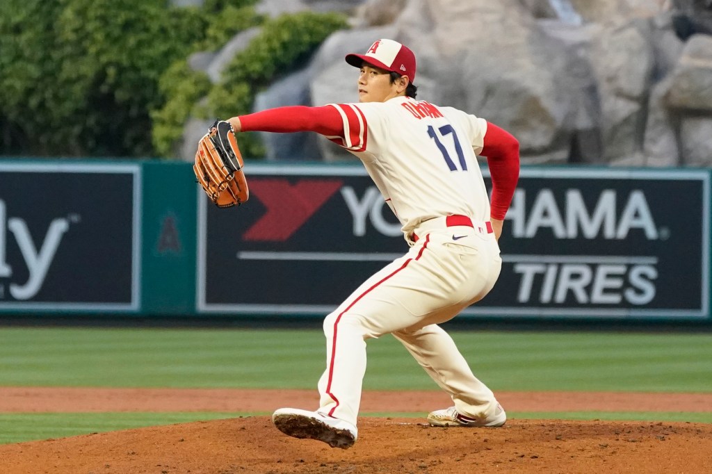 Angels starting pitcher Shohei Ohtani (17) throws during a baseball gam