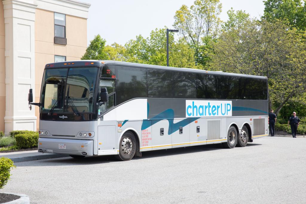 Migrants arrive from NYC to The Crossroads Hotel in Newburgh.