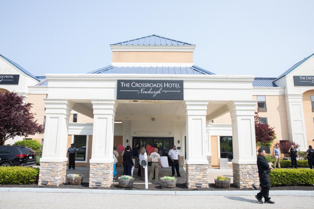 Migrants arrive from NYC to The Crossroads Hotel in Newburgh.