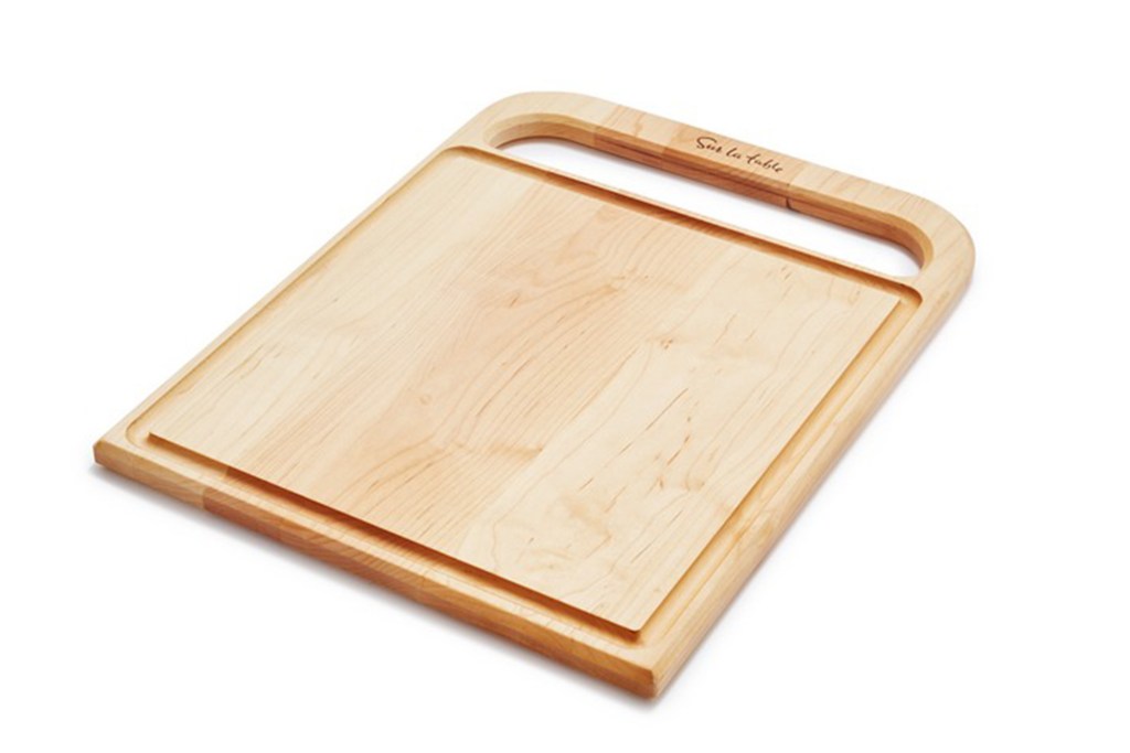 light maple cutting board with handle