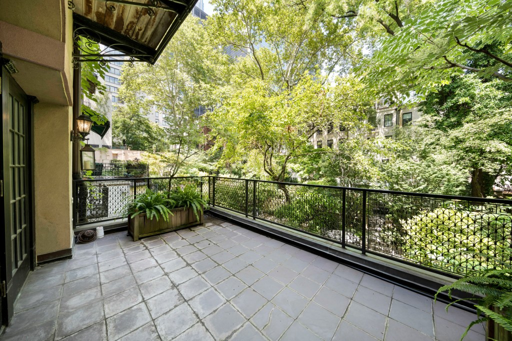 The listing looks out to Turtle Bay Gardens, a lush hangout that only 20 homes enjoy.