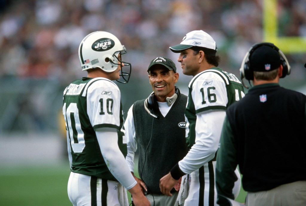 Herman Edwards talks with Chad Pennington and Vinnie Testaverde against the Kansas City Chiefs.