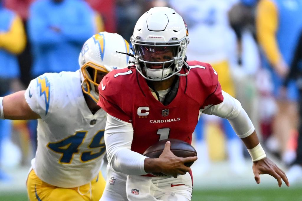 Kyler Murray #1 of the Arizona Cardinals runs for yards 