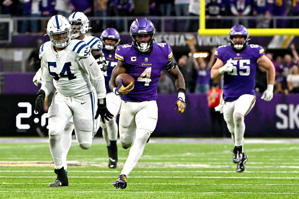 Dalvin Cook runs down the field in a game against the Colts.