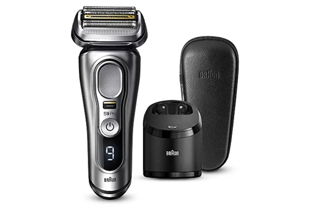 An Braun men's electric razor