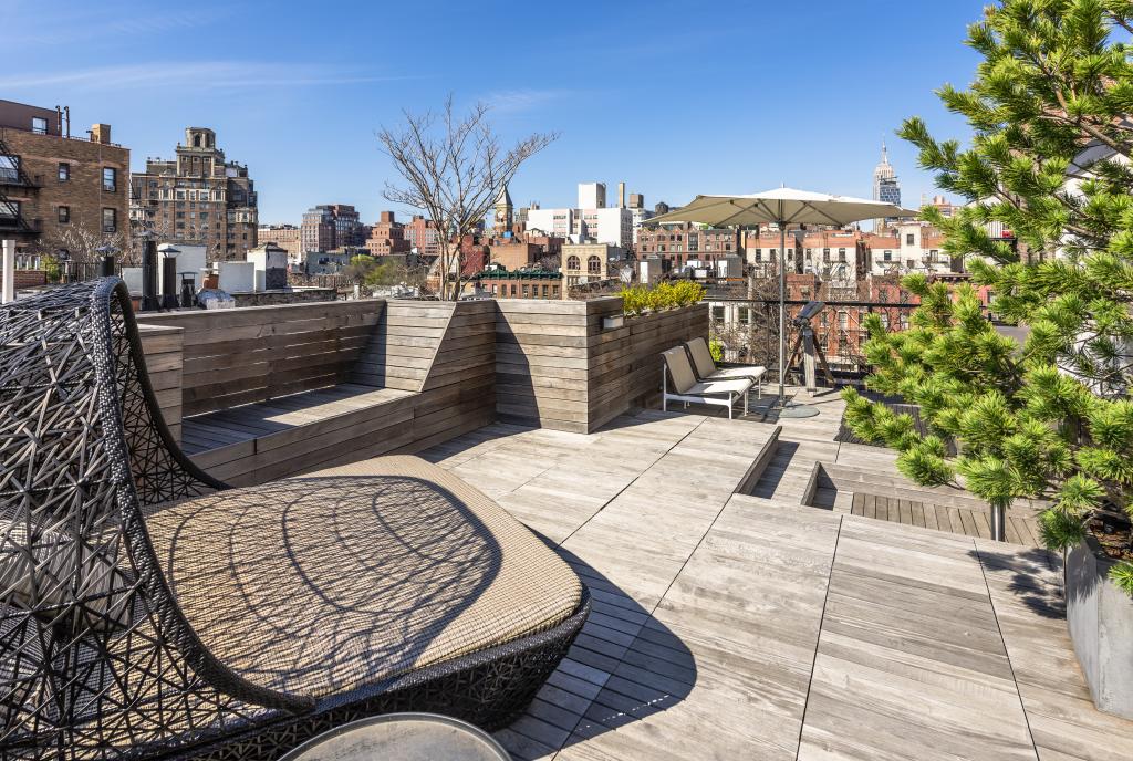 For sunbathing, 109 Waverly has room for that -- and with views, to boot.