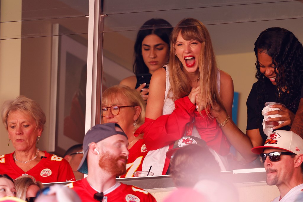 Taylor Swift cheers at Kansas City game