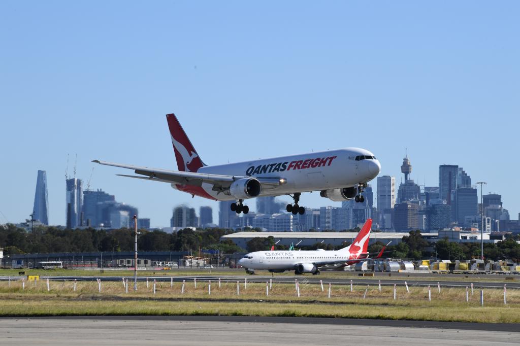 Qantas flight QF7526 