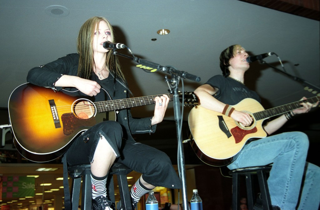 Avril Lavigne can be seen wearing jorts during a performance in 2004.
