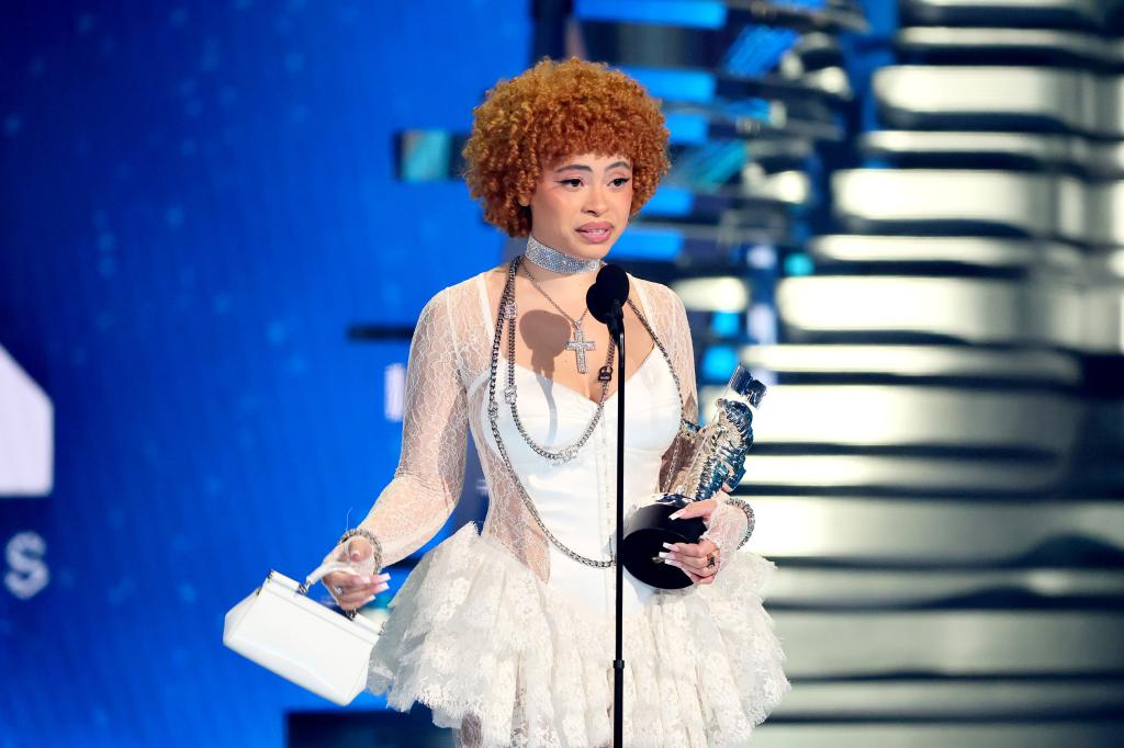  Ice Spice accepts the award for Best New Artist