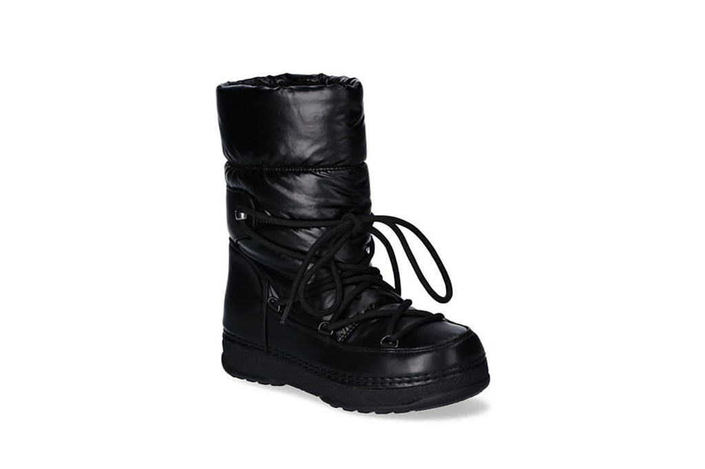 black puffer snow boots