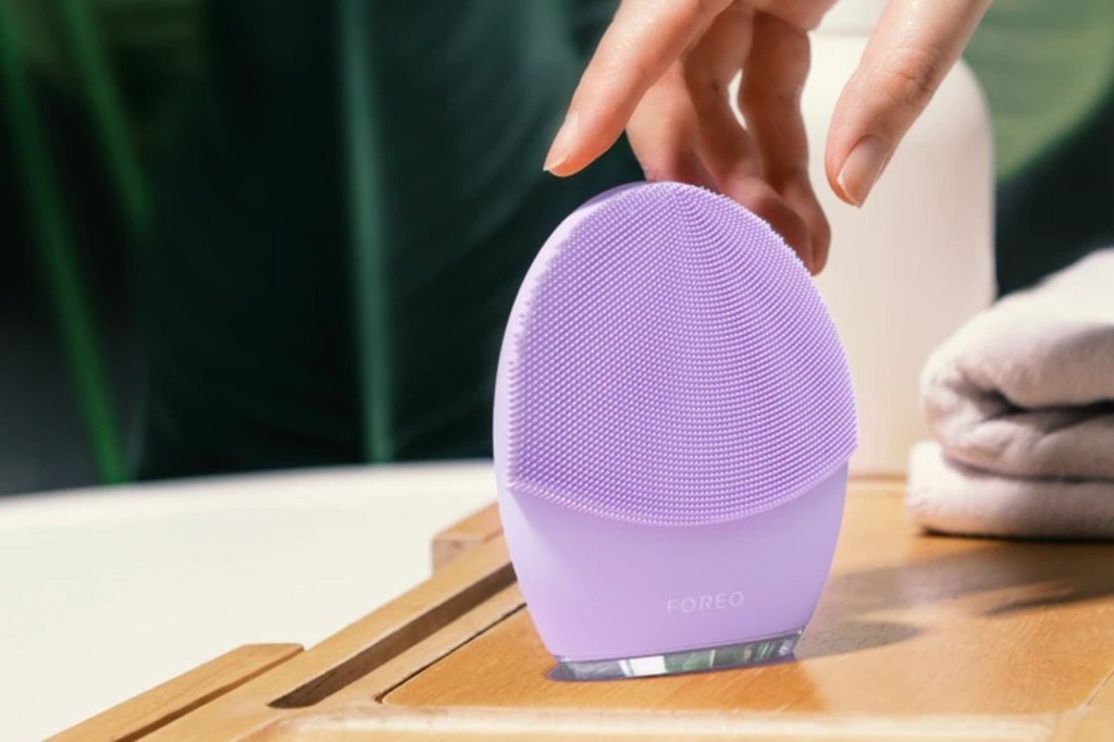 FOREO LUNA 4 for Sensitive Skin