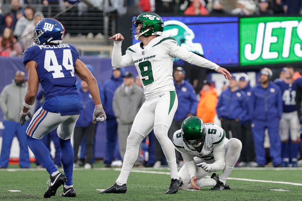 Greg Zuerlein made the game-winning field goal in overtime for the Jets on Sunday.