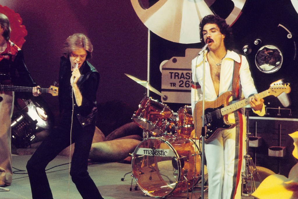 Daryl Hall and John Oates of Hall And Oates perform on a TV show in 1975 in Hilversum, Netherlands. (Photo by Gijsbert Hanekroot/Redferns)