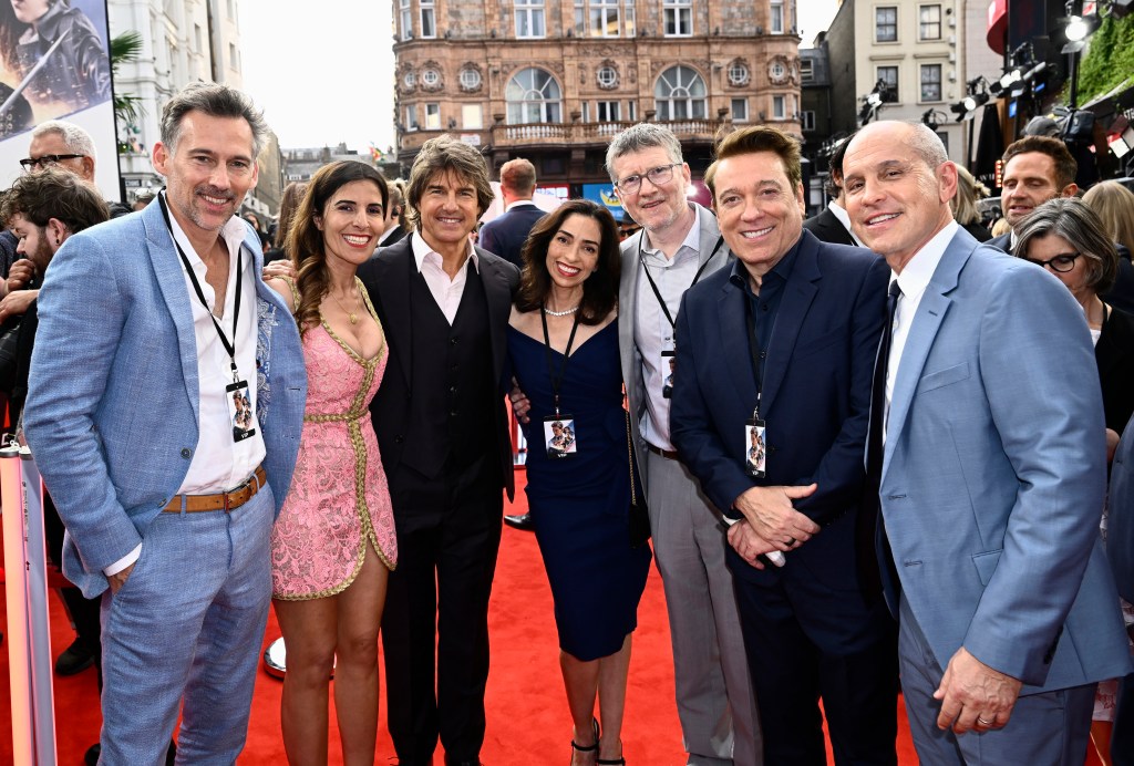 Joel Lubin, Maha Dakhil, Tom Cruise, Cindi Galsor, Matt Galsor, Kevin Huvane and Brian Robbins outside a film premiere