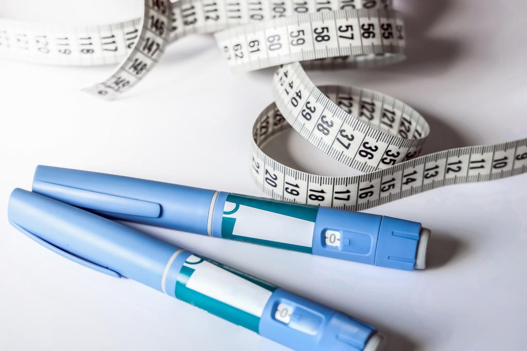 Insulin pen and waist measurement tool