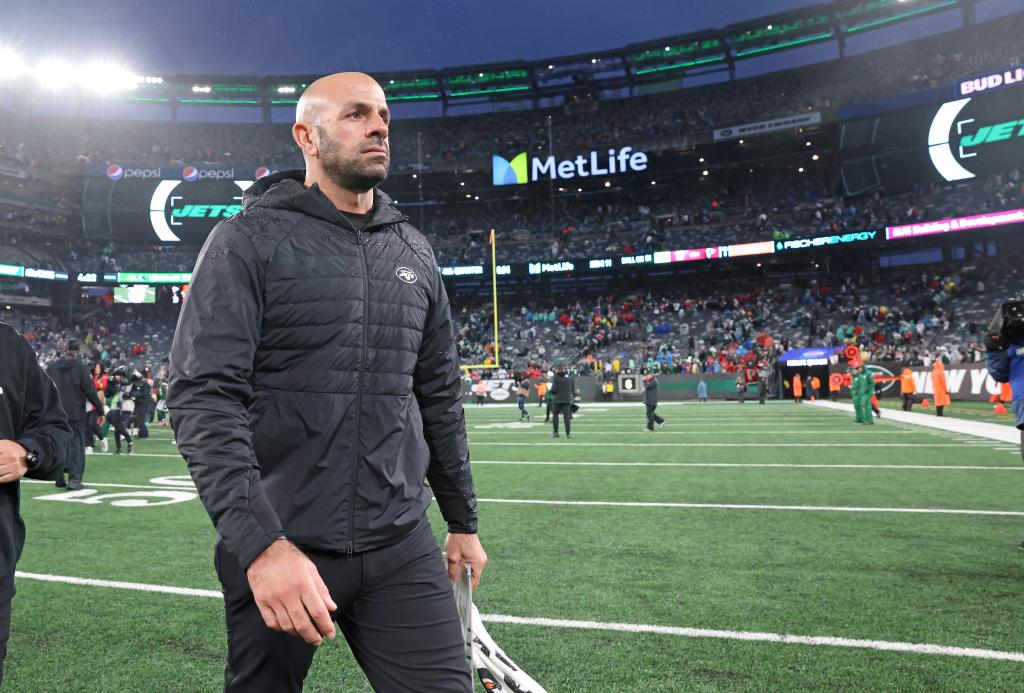 Robert Saleh walks off the field after the Jets' loss to the Falcons on Dec. 3, 2023.