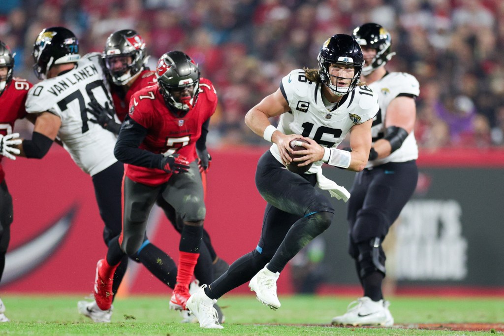 Jacksonville Jaguars quarterback Trevor Lawrence (16) runs with the ball against the Tampa Bay Buccaneers