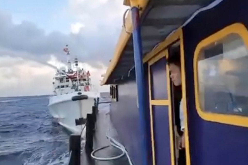 A Chinese Coast Guard ship ramming the Philippine navy-operated supply boat Unaizah Mae 1.