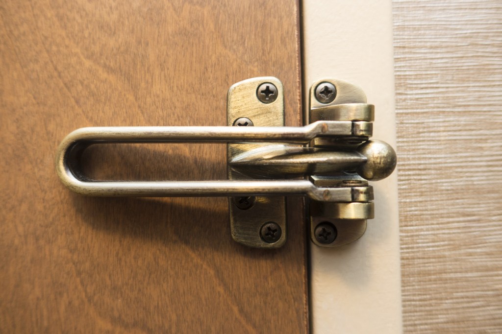 A hotel expert stresses that you should always double lock your door.