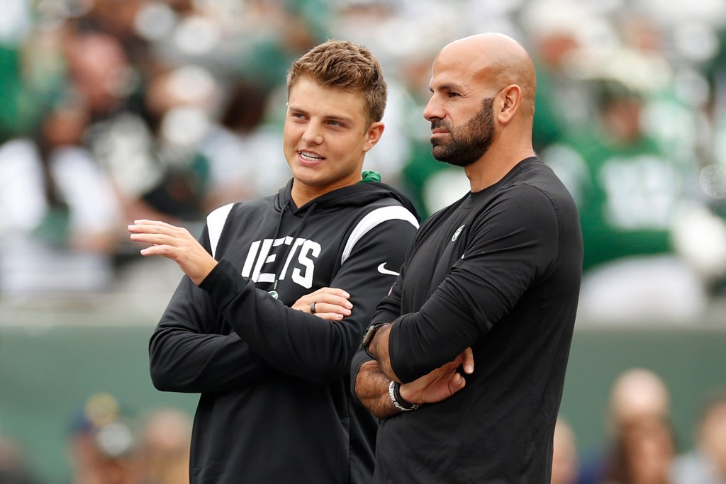 Jets quarterback Zach Wilson (l.) and head coach Robert Saleh (r.)