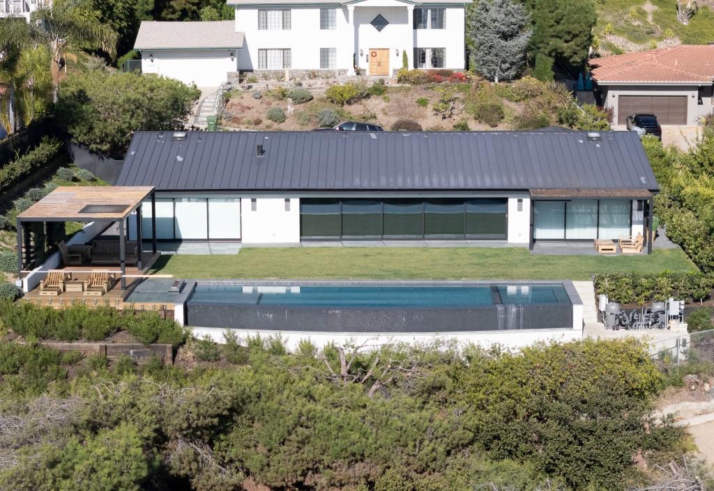 Pacific Palisades, CA  - *EXCLUSIVE*  - As Matthew Perry's autopsy is released showing his system was full of Ketamine when he passed away painters are seen at his Pacific Palisades house where he passed away finishing it up presumably for sale.
