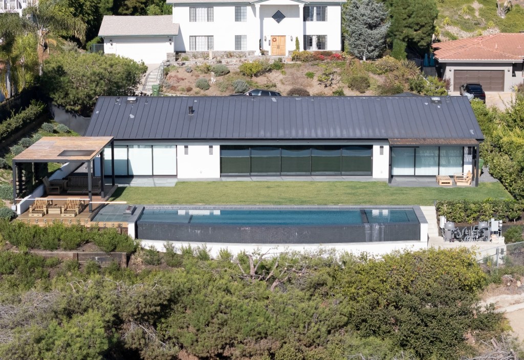 Pacific Palisades, CA  - *EXCLUSIVE*  - As Matthew Perry's autopsy is released showing his system was full of Ketamine when he passed away painters are seen at his Pacific Palisades house where he passed away finishing it up presumably for sale.
