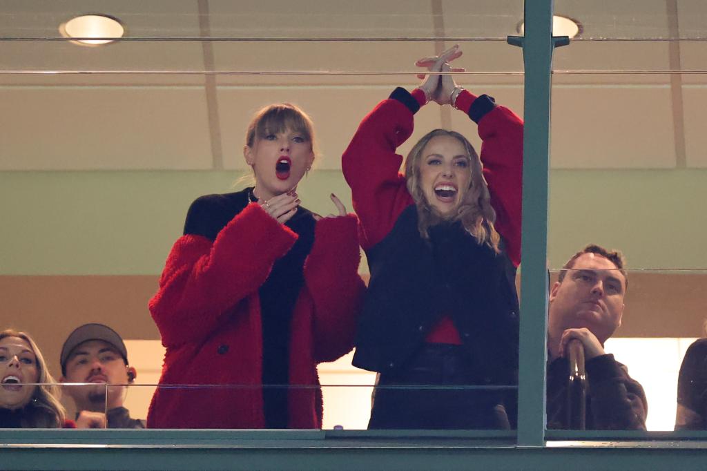 Taylor Swift and Brittany Mahomes at the Chiefs-Packers game on Dec. 3.