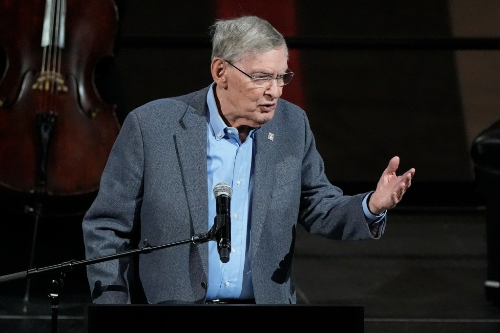 Former Baseball Commissioner Bud Selig speaks during a memorial service for former U.S. Senator Herb Kohl.