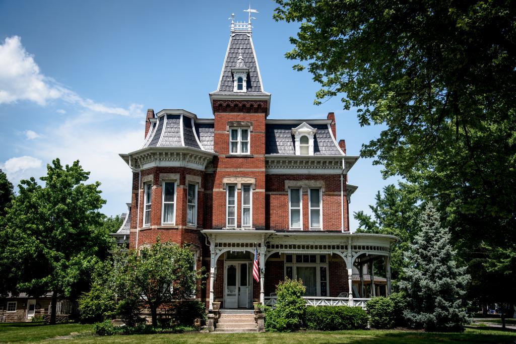 The woman said she recently moved into a Victorian house (not pictured here.)