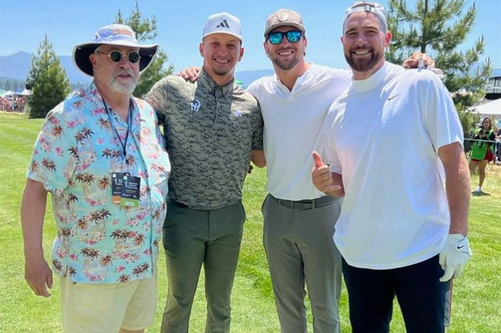 Ed Kelce (l.) didn't recognize Taylor Swift when he first met her.