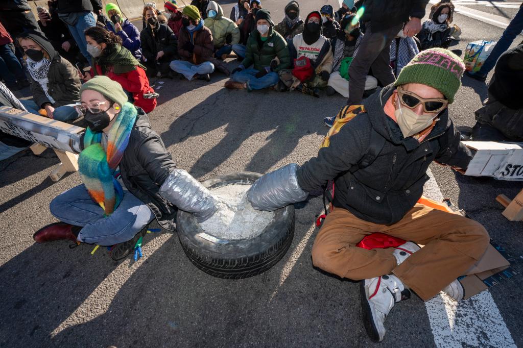 Protesters used concrete  filled tyre's to chain themselves together.
