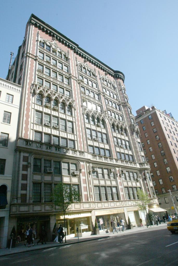 Rudy Giuliani took his longtime apartment at 45 East 66th Street off the market. 