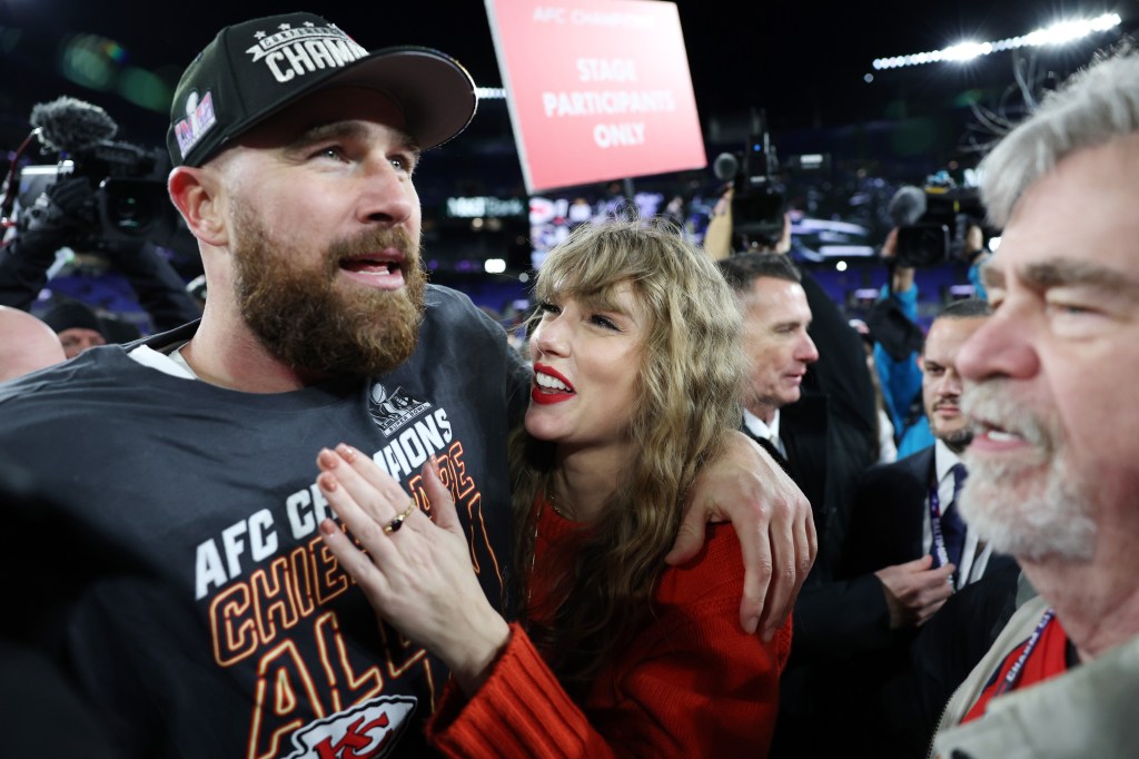 Travis Kelce (L.) and Taylor Swift