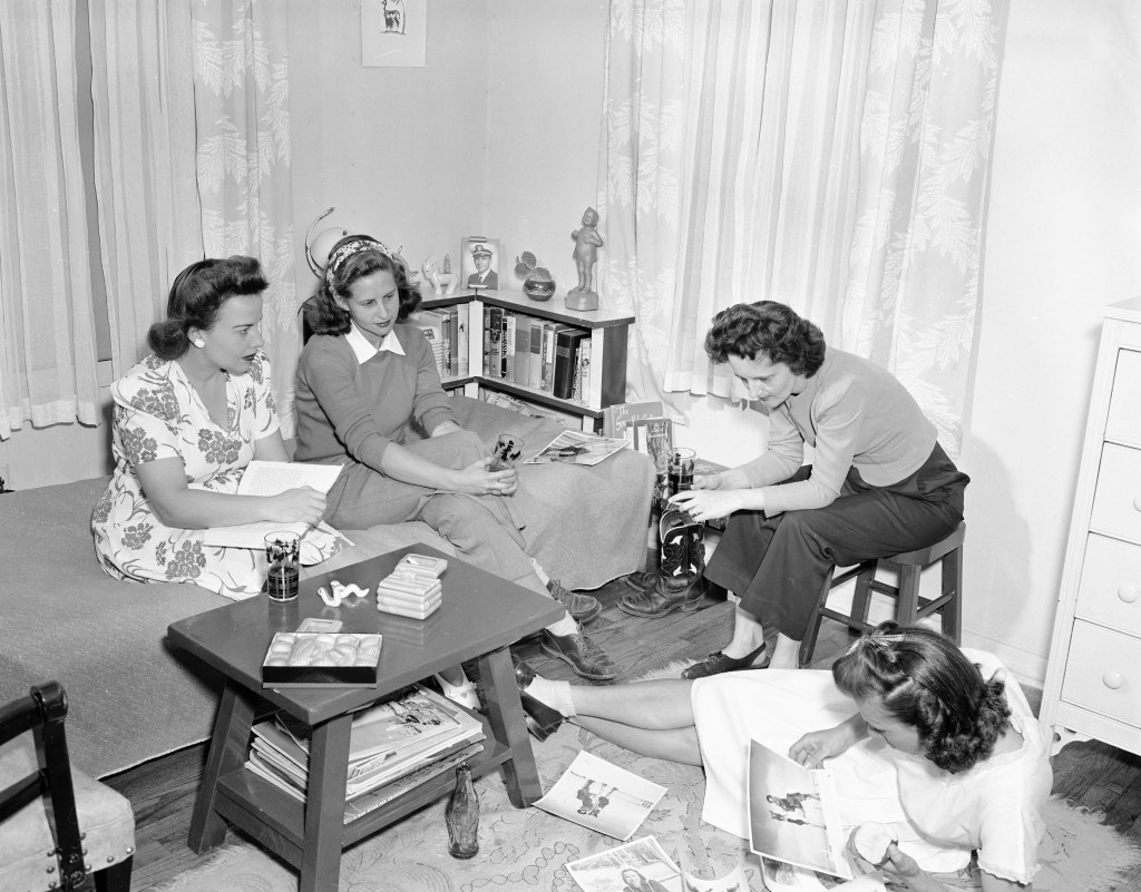 Women's dormitory in Los Alamos November 1945.