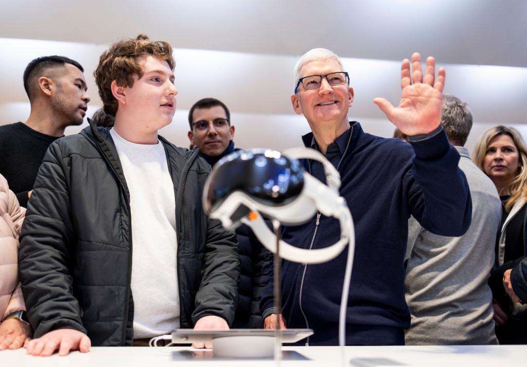 Apple CEO Tim Cook (R) talks with customers purchasing the new Apple Vision Pro headset during the product's launch at an Apple Store in New York, New York, USA, 02 February 2024.